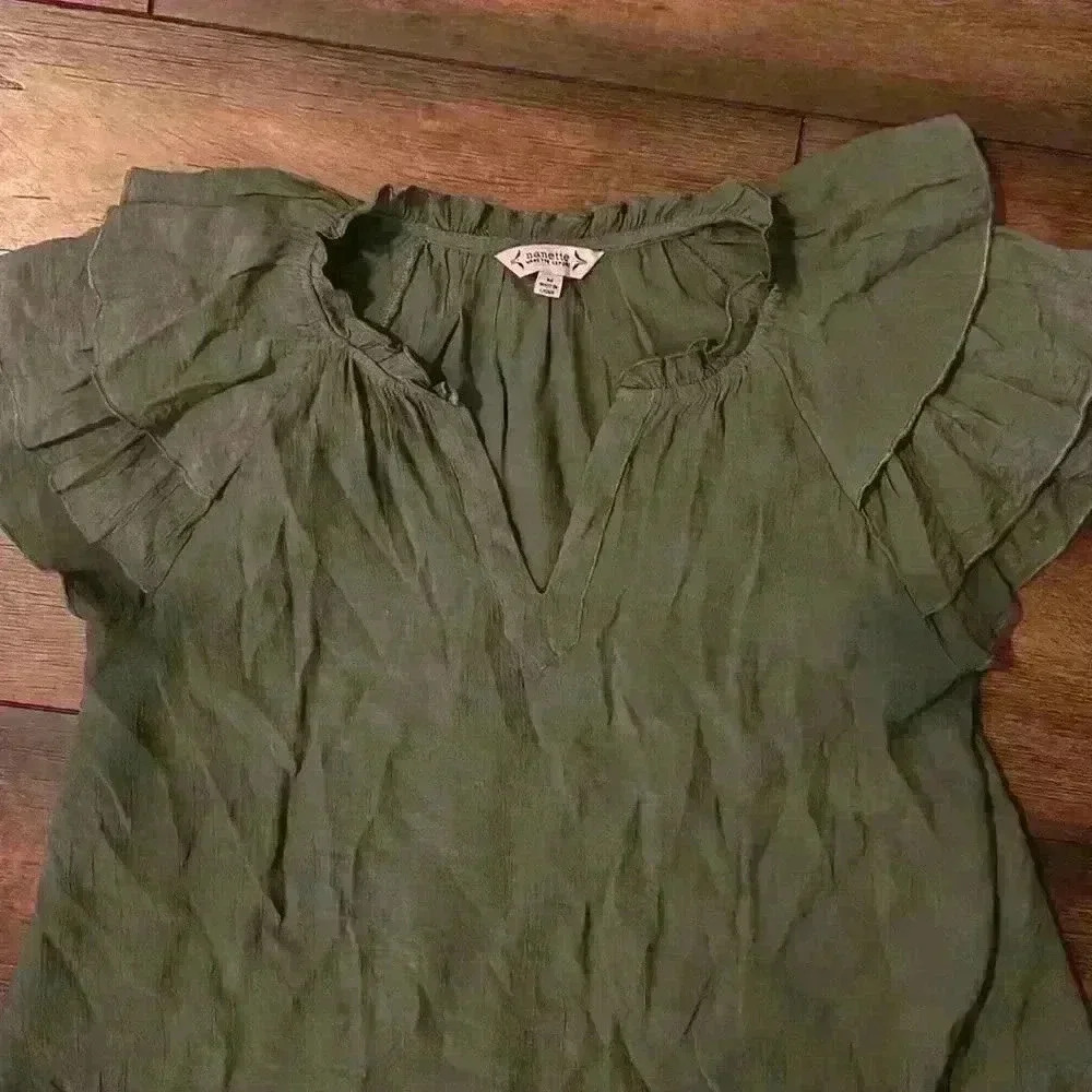 Women’s size medium ruffle sleeve green top